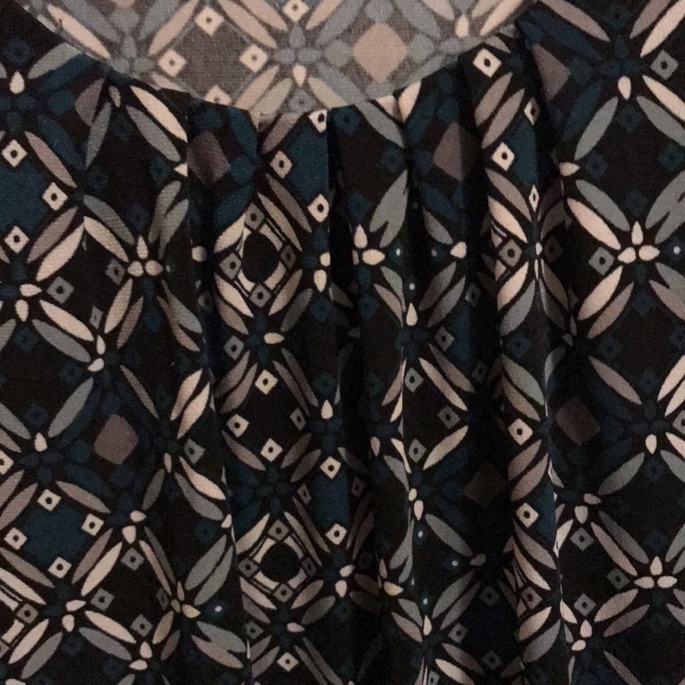 62) CJ Banks dressy tank/ sleeveless blouse - Picture 2 of 8